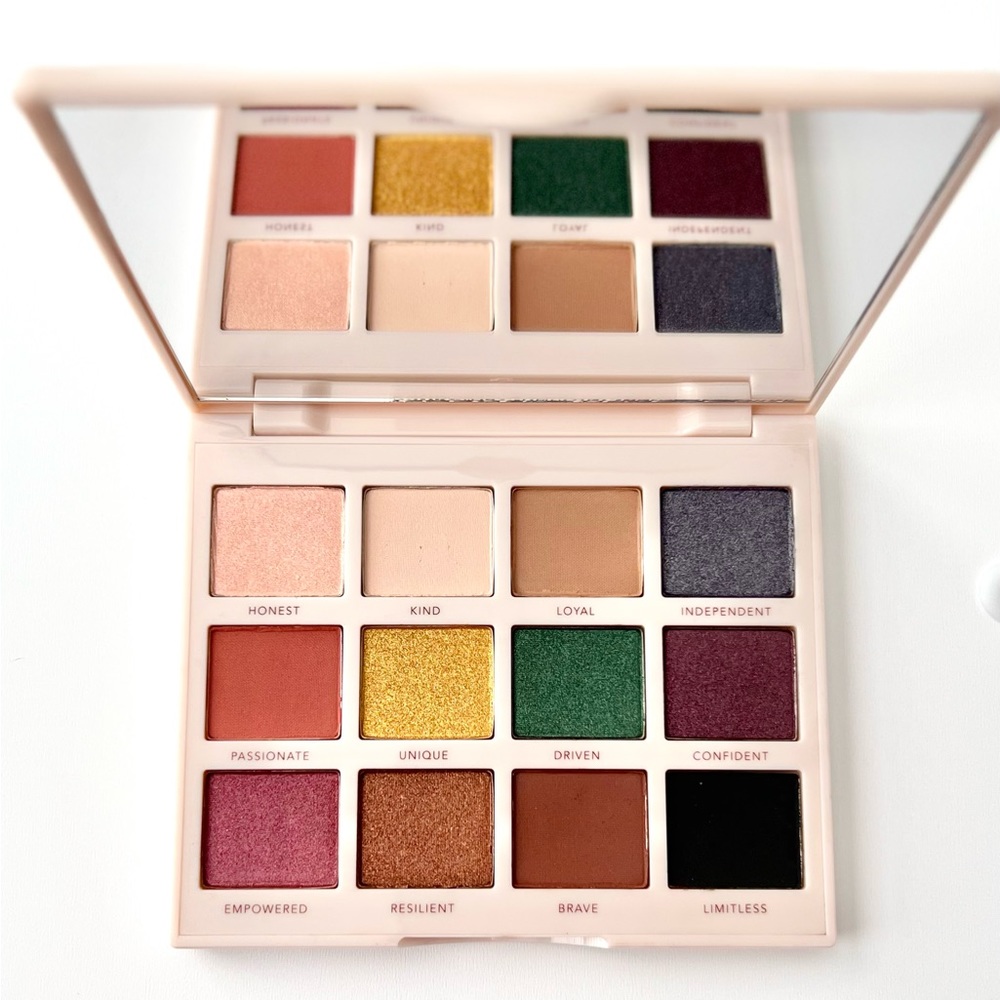 ❤️Persona Identity Two Eyeshadow Palette (New and Never Used)